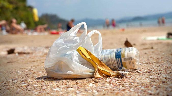 The Ministry for the Environment has recommended that people with Gold and Community services cards receive reusable bags for free. (Photo / Getty)