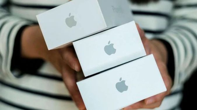 A young Chinese man was so desperate for an iPhone that he sold a kidney on the black market. He now needs dialysis. Photo / File