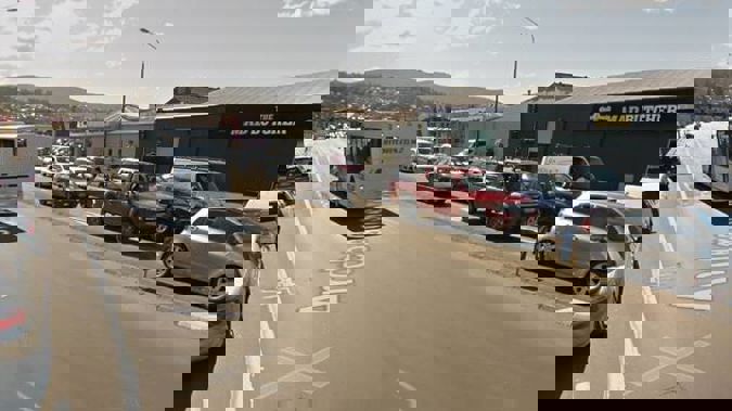 The three children aged 4, 3 and 2 were found by members of the public walking in Andersons Bay Rd about 5.30am. (Image / Google)