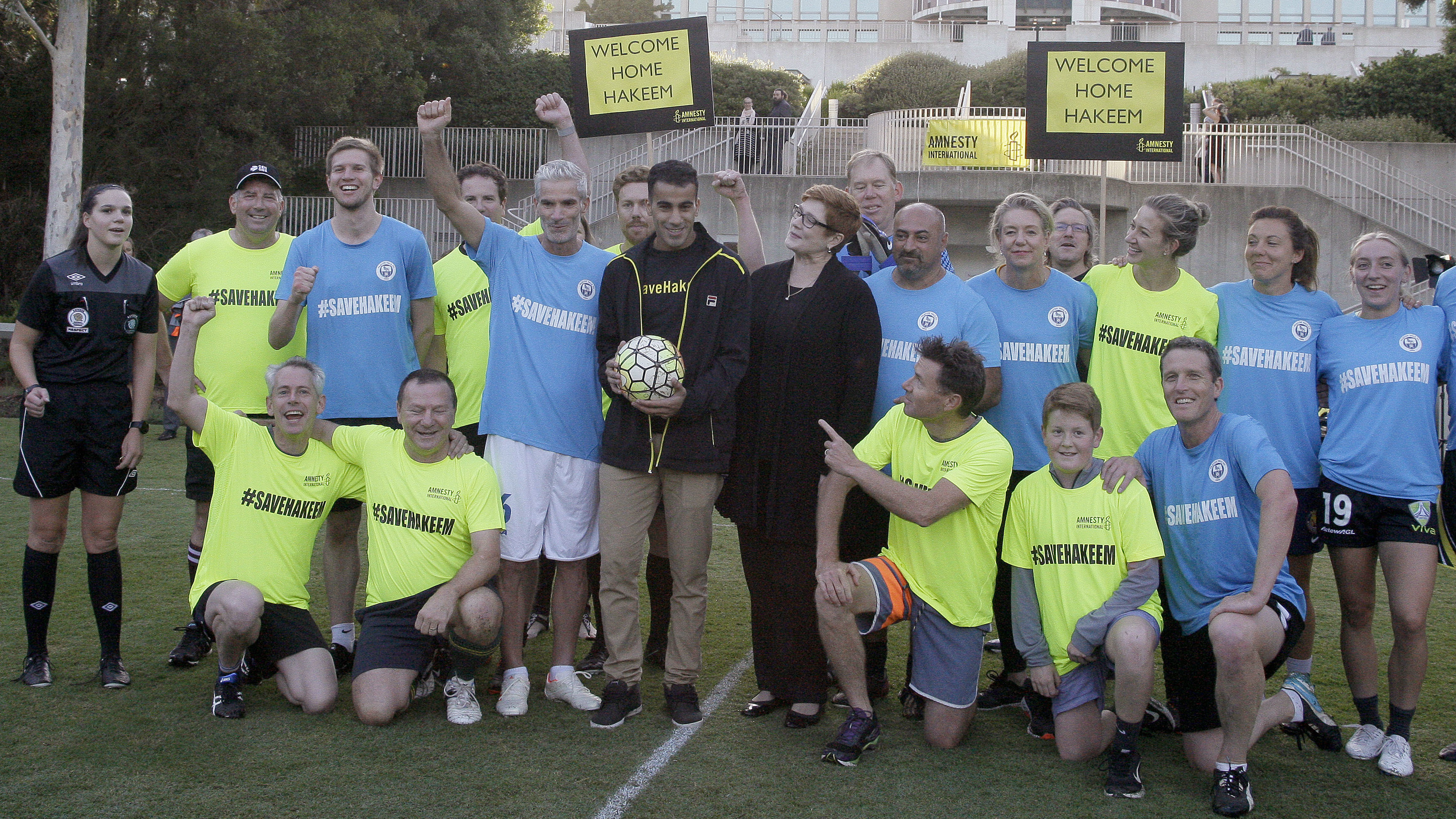 Hakeem al-Araibi with Craig Foster, who campaigned for his freedom. (Photo / AP)