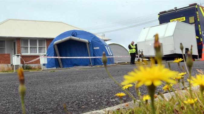 A security officer guards the Lock St crime scene. (Photo / Stephen Jaquiery)