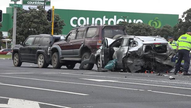 Emergency services at the scene of a fatal crash at the intersection of Ti Rakau Drive and Botany Road in Auckland. (Video: Sam Sword)
