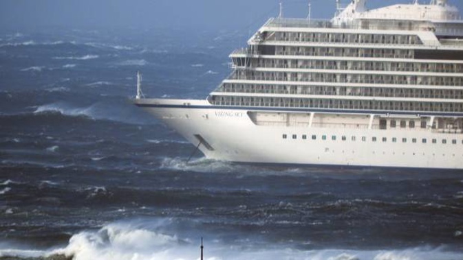 The cruise ship Viking Sky lays at anchor in heavy seas, after it sent out a Mayday signal because of engine failure in windy conditions off the west coast of Norway. (Photo / AP)