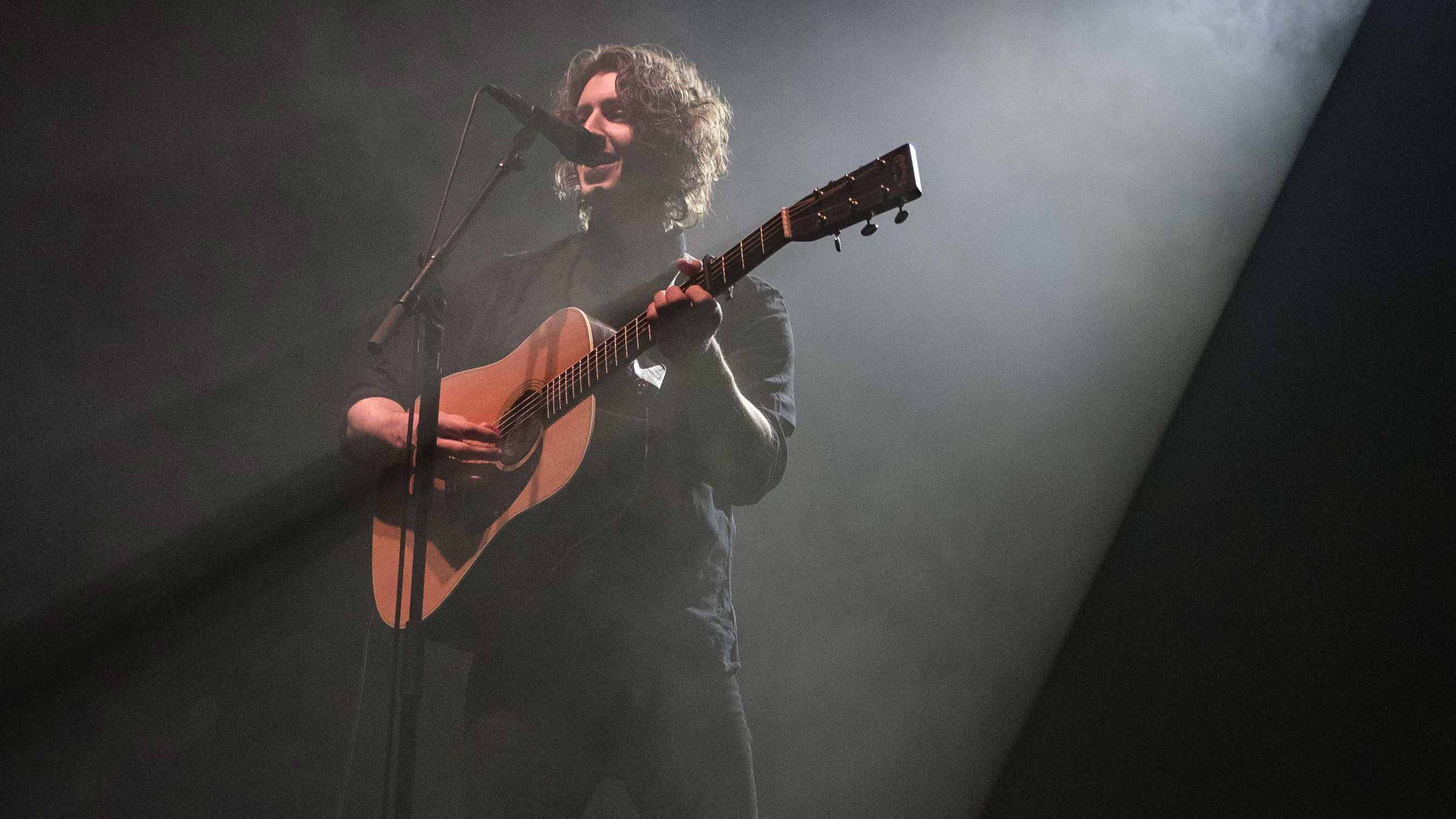 Dean Lewis performed live for Mike Hosking.