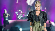 Andrew Dickens: Pink's Hurts 2B Human