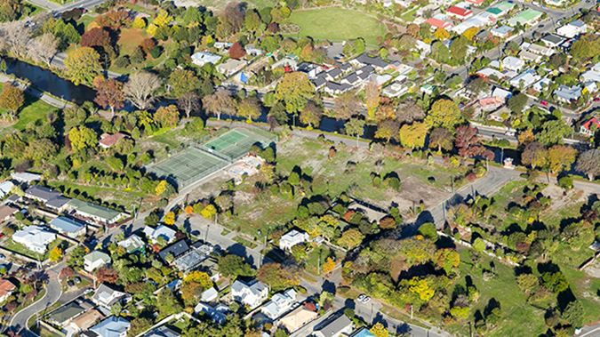 LINZ open to discussing bike track on government land.