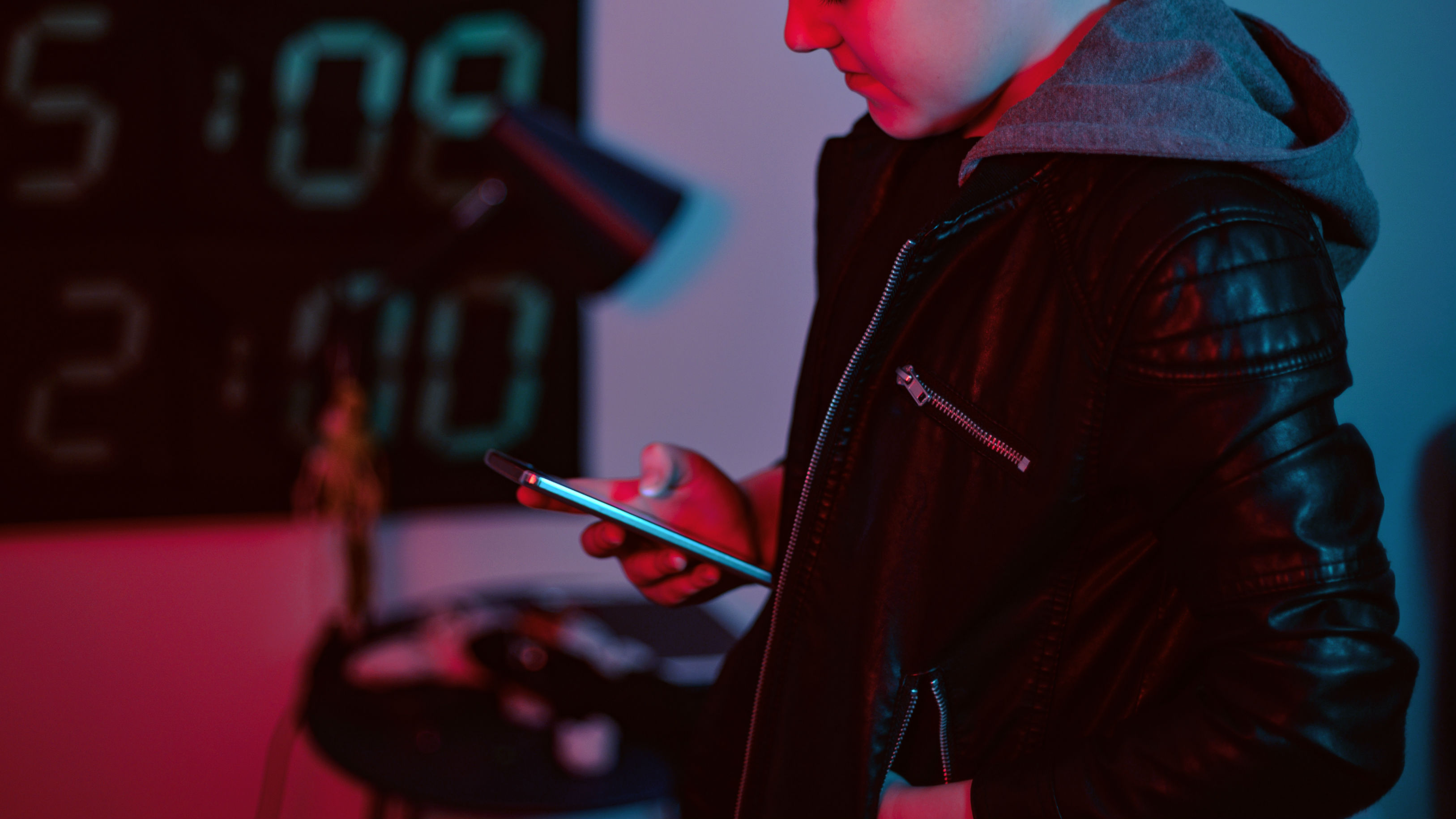 "Long overdue": Calls for stronger restrictions on porn access after teen's death 