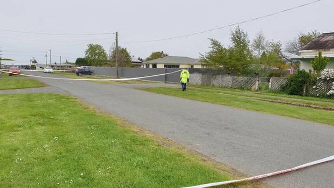 Police outside a street in Otautau after an 8yr old was found dead. (Photo / RNZ)