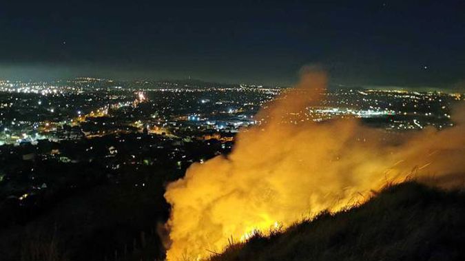 A number of fire crews responded to the blaze on Mt Wellington last night. Photo / Will Trafford