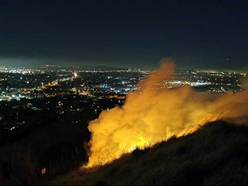 A number of fire crews responded to the blaze on Mt Wellington last night. Photo / Will Trafford