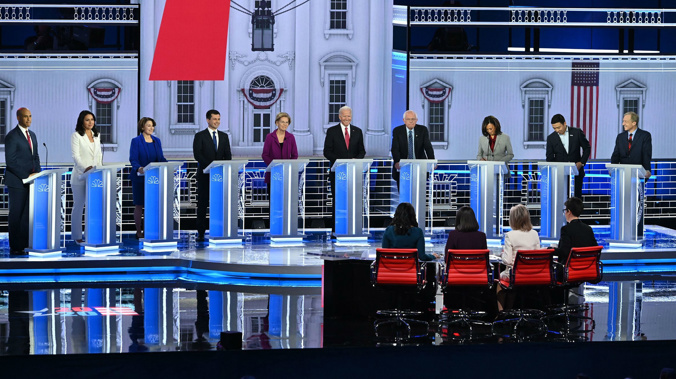 Ten candidates gathered for the latest debate. (Photo / CNN)