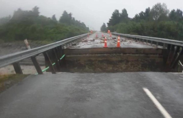 Damage to the Little Man Bridge on State Highway 6 has left tourists cut off. (Photo / NZTA)