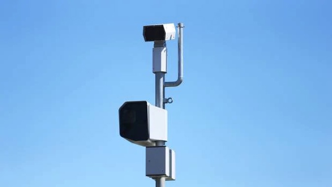 Auckland Transport has announced it has installed eight more red-light safety cameras at high-risk intersections in Auckland. (Photo / Doug Sherring)