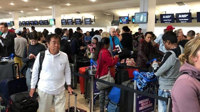 Long queues at Auckland International Airport bag check-in area due to a fault with the processing system. Photo / Twitter - Soham Patel