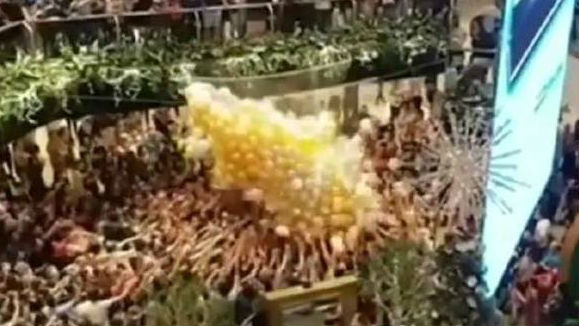 Christmas shoppers hurt in crowd crush at Westfield Parramatta. Video / @jononott / 7 News