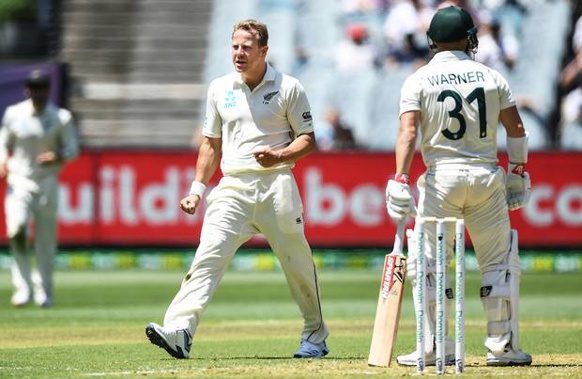 Neil Wagner celebrates the wicket of David Warner after Tim Southee's catch. Photo / Photosport