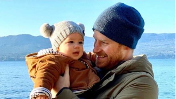 The heartwarming photo won fans around the world. (Photo / Instagram)