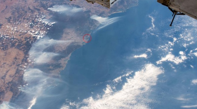 The Australian bushfires can be seen from the ISS. Photo / Twitter