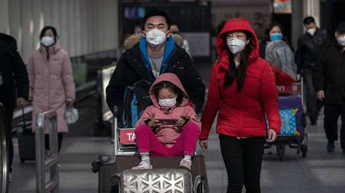 Passengers wear protective masks after arriving in Beijing. (Photo / File)
