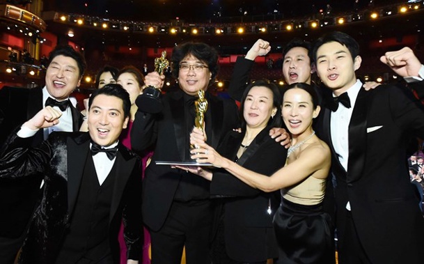 Cast and crew of "Parasite" at the Oscars after their Best Picture win. (Photo / Getty)