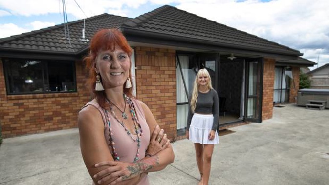 Samantha Rose, pictured with her daughter Oriah, is paying $95 a night for her and her two teenagers to share a room in a shared house because they can't find a rental in Hamilton. Photo / Alan Gibson