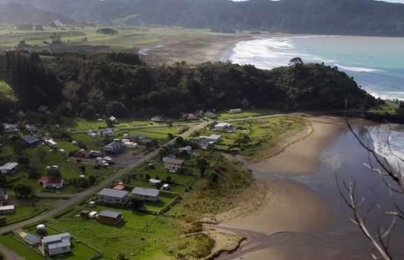Discussions are being held to start a checkpoint at Hicks Bay to dissuade non-essential travel into the Tairawhiti region. (Photo / Mark Mitchell)