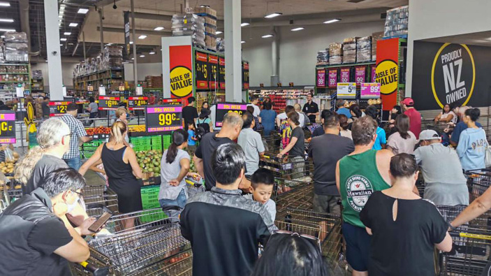 Queues in a Pak'nSave before the lockdown began. (Photo / File)