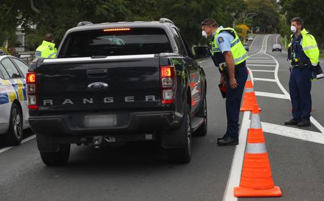 Police have set up lockdowns to stop people heading to holiday homes. (Photo / Alan Gibson)