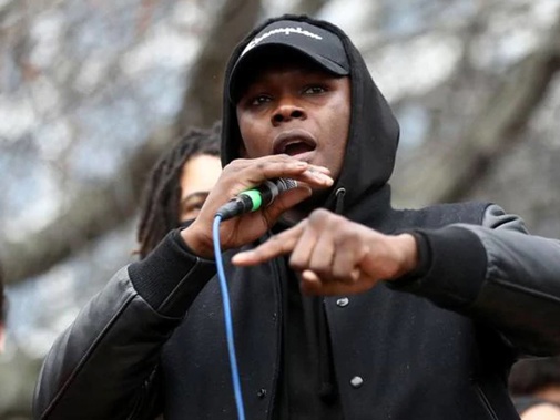Israel Adesanya was visibly emotional as he addressed a crowd of thousands. (Photo /Getty)