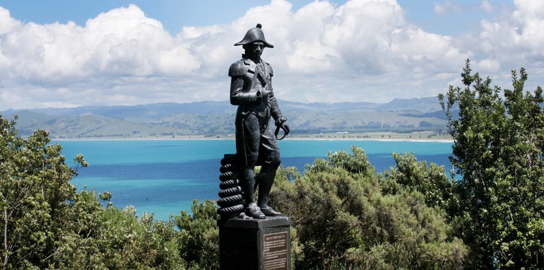 The statue of Captain Cook when it once stood atop Titirangi, Gisborne. Photo / Alan Gibson