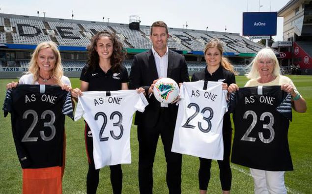 FIFA Women's World Cup bid launch - NZ Football CEO Andrew Pragnell iwth, Michele Cox, Football Ferns players Claudia Bunge and Rosie White, Barbara Cox at Eden Park. Photosport.