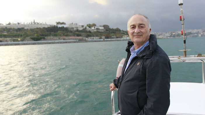 Sir Tony Robinson's new show sees him travelling the world. (Photo / Supplied)