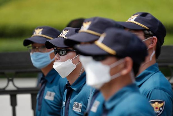 Police officers wearing face masks to help protect against the spread of coronavirus stand guard outside of the Supreme Court of Korea in Seoul, South Korea. (Photo / AP)