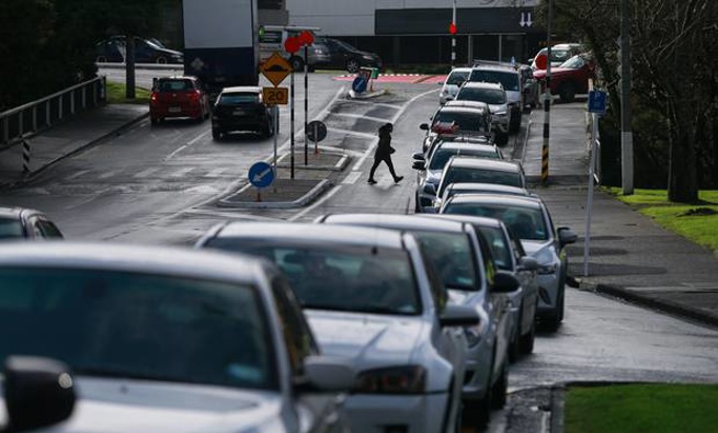 Heavy congestio at the Covid-19 testing station at the corner of Edsel St and Catherine St in Henderson, West Auckland, yesterday. Photo / Alex Burton