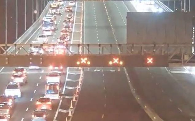 The Harbour Bridge lanes closes at night. Photo / NZTA