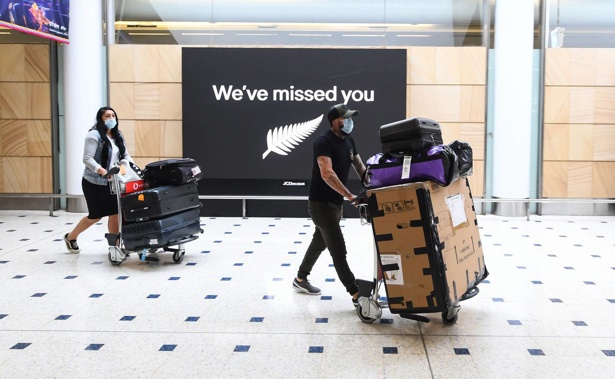 Passengers wearing face masks as they arrive into the international arrivals area at Sydney's Kingsford Smith Airport after landing on Air New Zealand flight number NZ10. (Photo / Getty)
