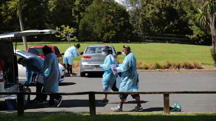 Greenhithe residents rushed to a Covid-19 pop-up testing station at Wainoni Park in response to a positive Covid case in the North Shore suburb. (Photo / Sylvie Whinray)