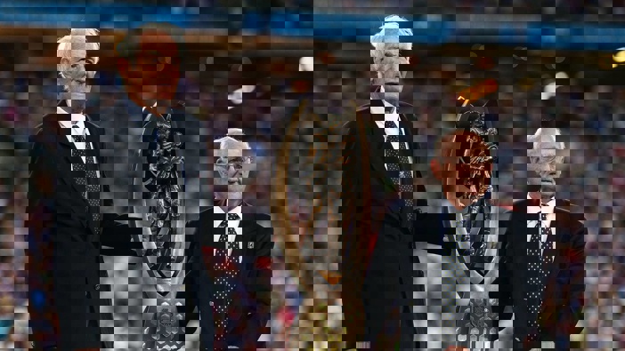Norm Provan and Late Arthur Summons pose with the Grand Final trophy. Photo / Getty