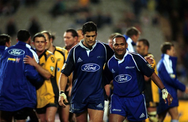Ron Cribb, left, with Blues teammate Amasio Valence in 2001. (Photo / Photosport)