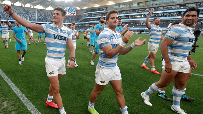 Argentina players wave to the crowd as they celebrate after the Tri-Nations rugby test between Argentina and New Zealand at Bankwest Stadium. Photo / AP