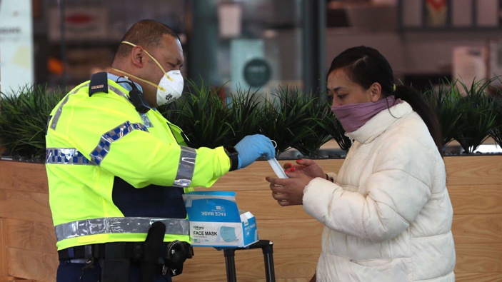 Face masks being handed out in Auckland. (Photo / File)