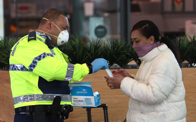 Face masks being handed out in Auckland. (Photo / File)
