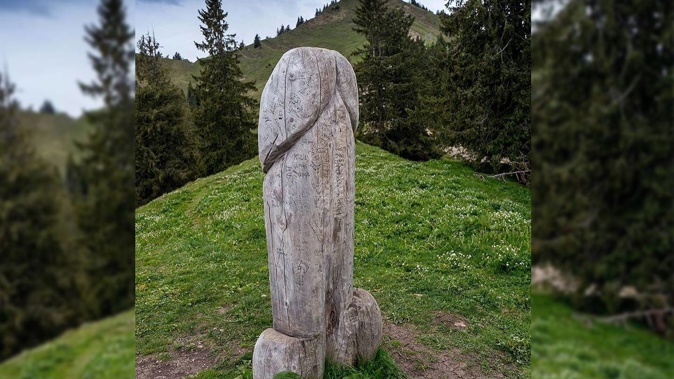 Locals reported the landmark missing on Monday. Photo / Supplied, Instagram @ralflienert