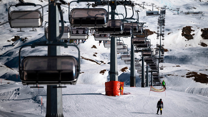Italians have been told not to travel to go skiing. (Photo / Getty)