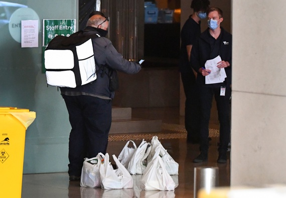 A food delivery worker delivers food to a hotel in Melbourne on Jan. 17 where players are quarantining for two weeks ahead of the Australian Open tennis tournament. (Photo / Getty)