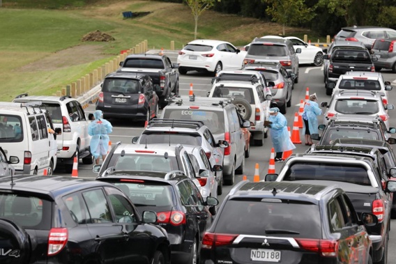 There are lengthy queues at the Albany Covid testing centre this morning. Photo / Hayden Woodward