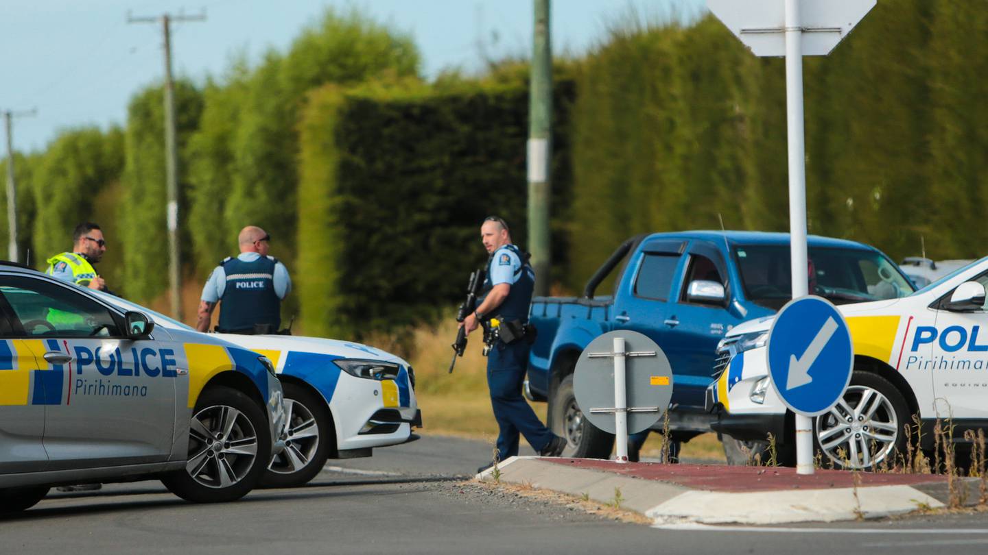 At least one person has been injured after a fight involving roughly a dozen people on Ormond Rd on Monday. Photo / Paul Taylor