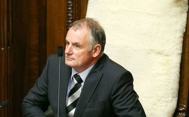 Photo of Keri McIvor: le Parlement cravate Stuch