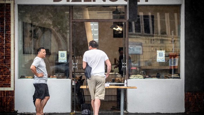 One cafe open to the public - but only at the entrance - during the lockdown. (Photo / NZ Herald)