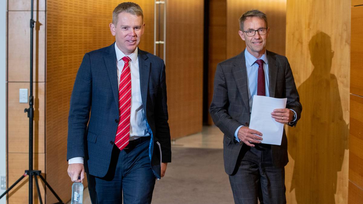 Covid-19 response minister Chris Hipkins and Director-General of Heath Dr Ashley Bloomfield. (Photo / Herald)
